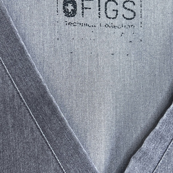 Lot of 2 Figs Technical Tops Gray Short Sleeve - Picture 5 of 9
